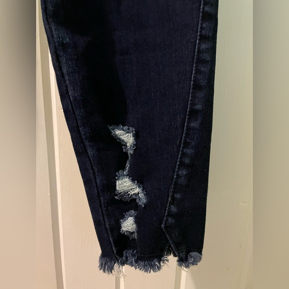 KanCan distressed skinny jeans size 5 26 NWOT - Picture 2 of 10